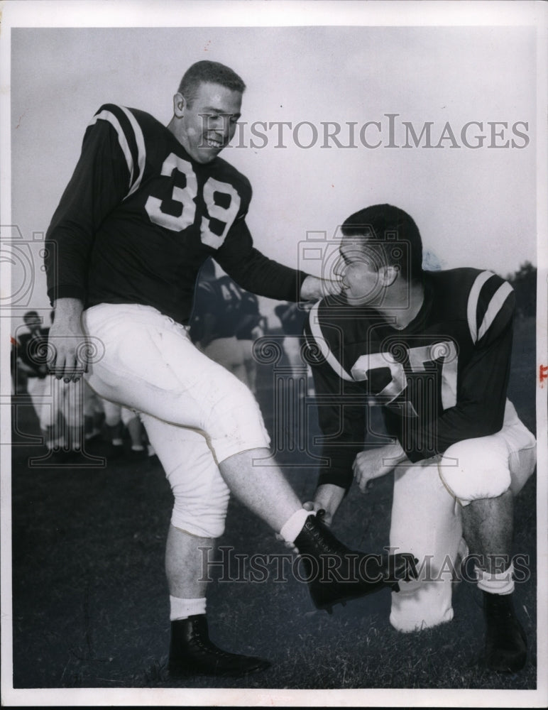 1959 Press Photo Bob and Jim Fitzgerald, John Carroll University football player- Historic Images
