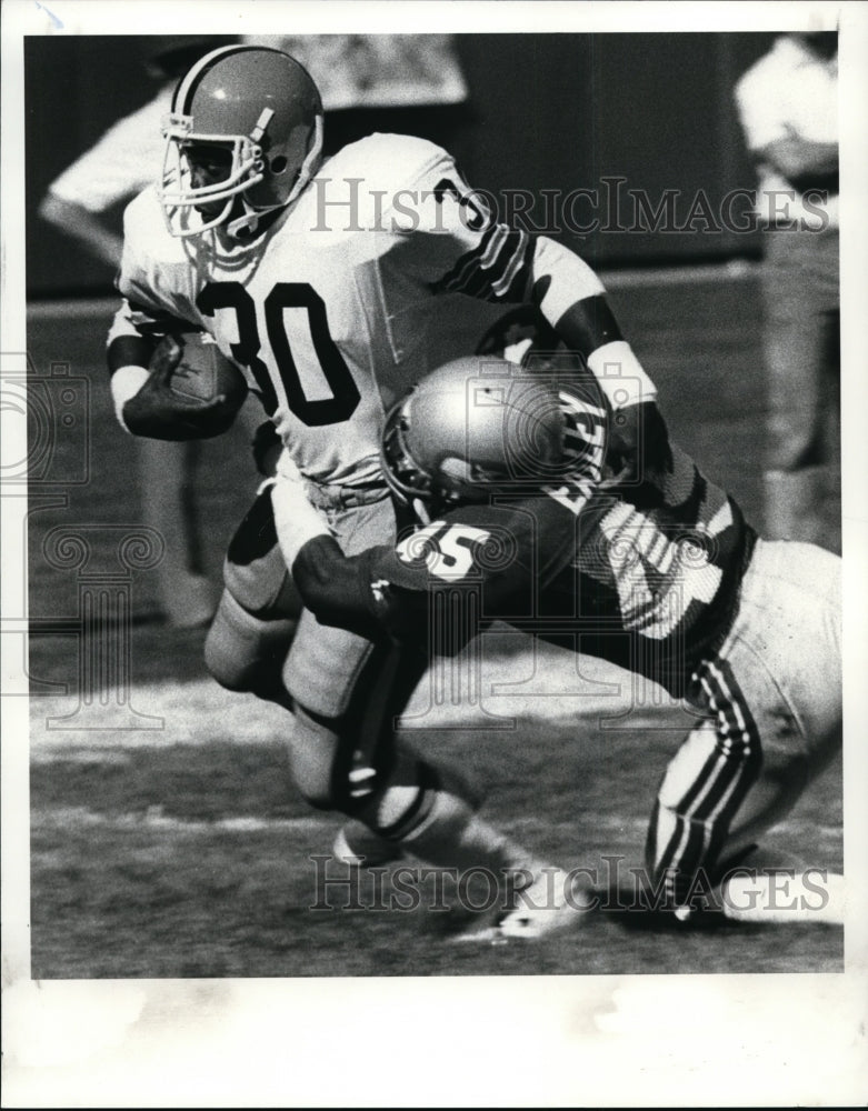 1983 Press Photo Boyce Green takes a Sipe pass for a touchdown. - cvb51512- Historic Images