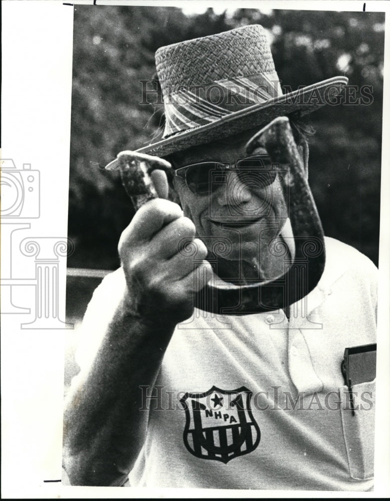1982 Press Photo Chagrin Valley Horseshoe Club member Otto Kaminsky - cvb51531- Historic Images