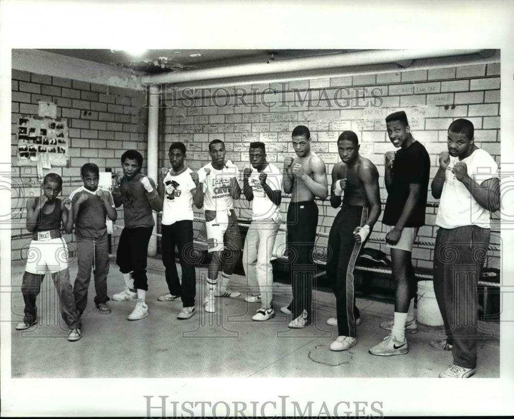 1988 Press Photo Boxers at Lonnie Burton Recreation Center - cvb51844- Historic Images