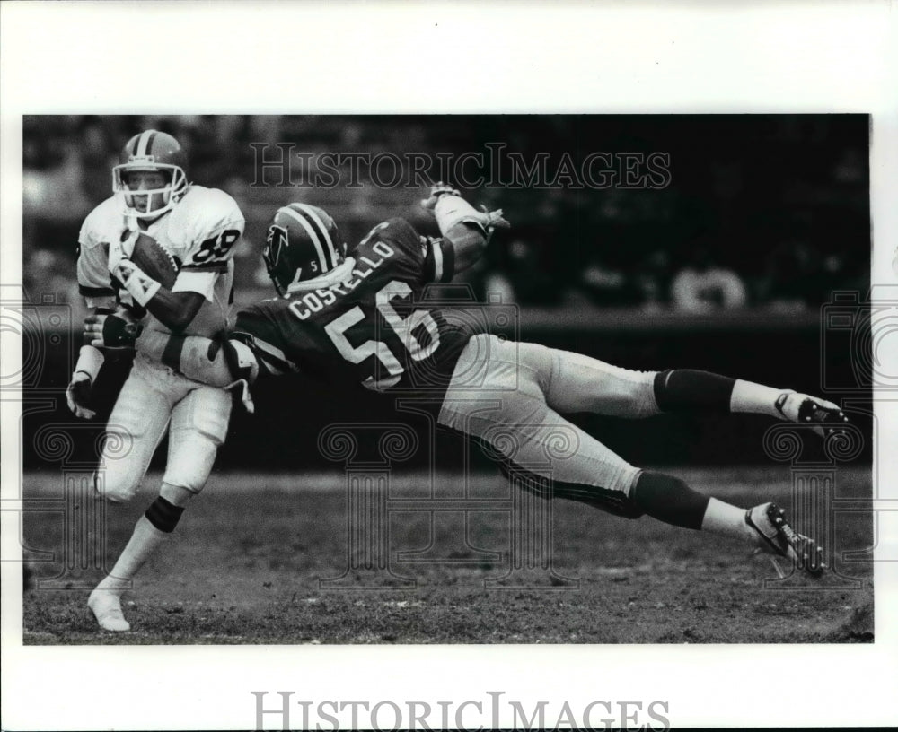 Press Photo Gerald McNeil returns a punt 8 yds in the 2nd quarter - cvb51882- Historic Images