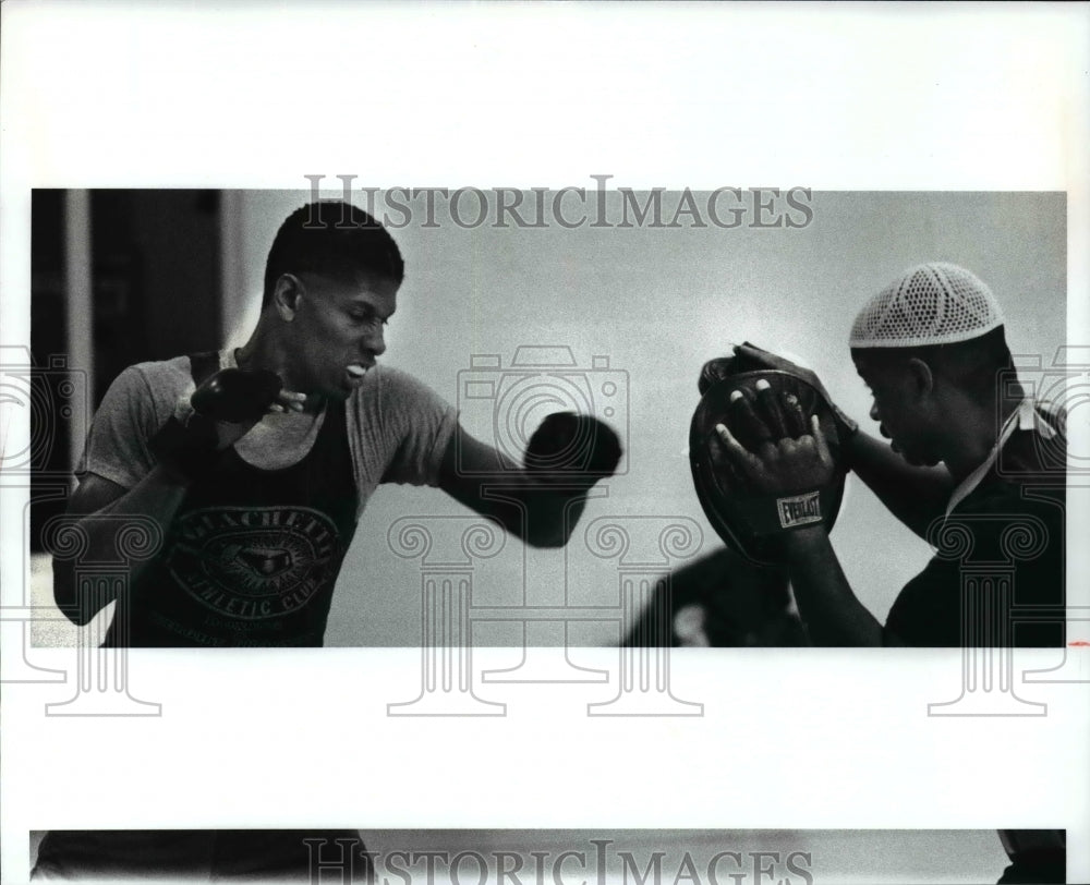 Press Photo Wilson Smith spars with Setie Richardson at the Madison Correctiona- Historic Images