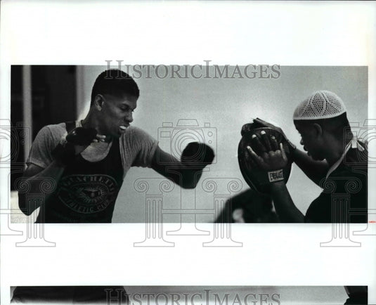 Press Photo Wilson Smith spars with Setie Richardson at the Madison Correctiona- Historic Images