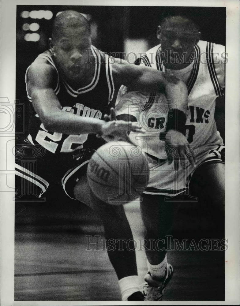 Press Photo Firestone Falcon's David Johnson vs Buchtel Griffins-basketball- Historic Images