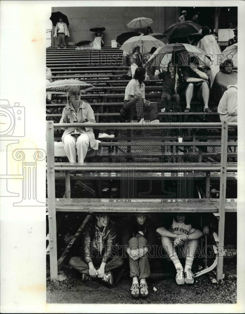 1981 Press Photo Three track runners take shelter between events - cvb52770- Historic Images