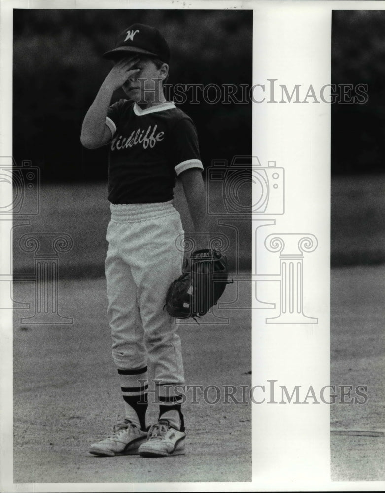 1986 Press Photo Jim McCabe upset with the pitch he just tossed in the league- Historic Images