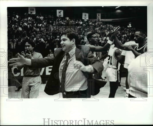 Press Photo Basketball Scene - cvb53033- Historic Images