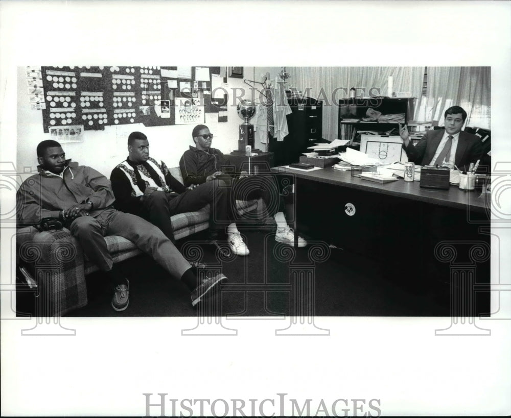 1988 Press Photo L-R: Desmon Porter, Warren Bradley, Brian Parker &amp; Coach- Historic Images
