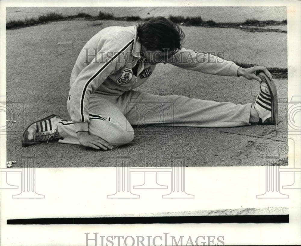 1980 Press Photo Alex Stromsky stretching before a run - cvb53135- Historic Images