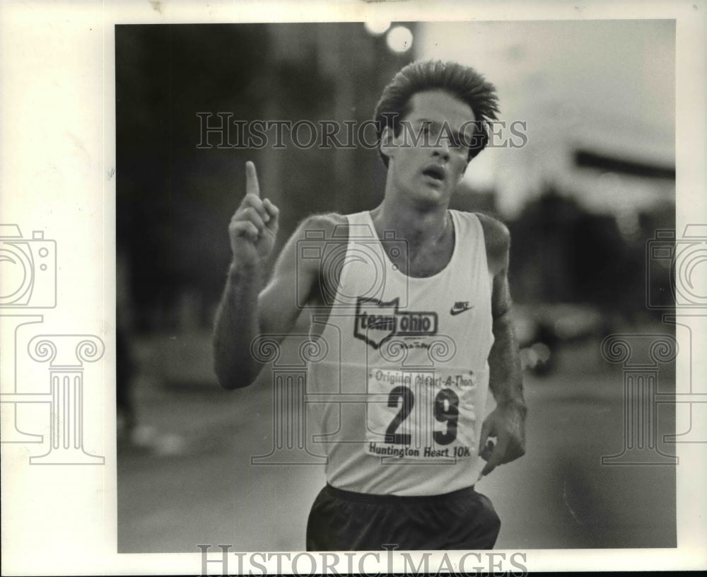 Press Photo Huntington Heart 10 K - cvb53270- Historic Images