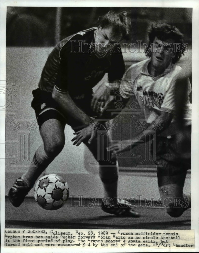 1989 Press Photo Crunch midfielder Dennis Mepham against Zoran Karic - cvb53299- Historic Images