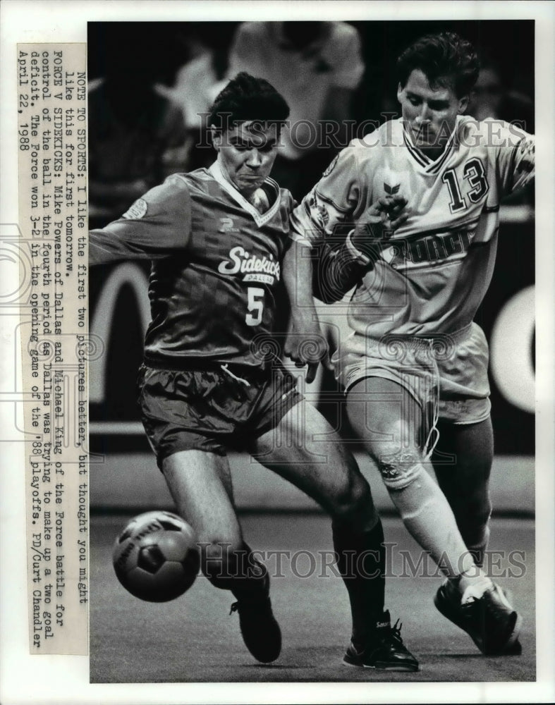 1988 Press Photo Mike Powers and Michael King Battle for Control of the Ball- Historic Images
