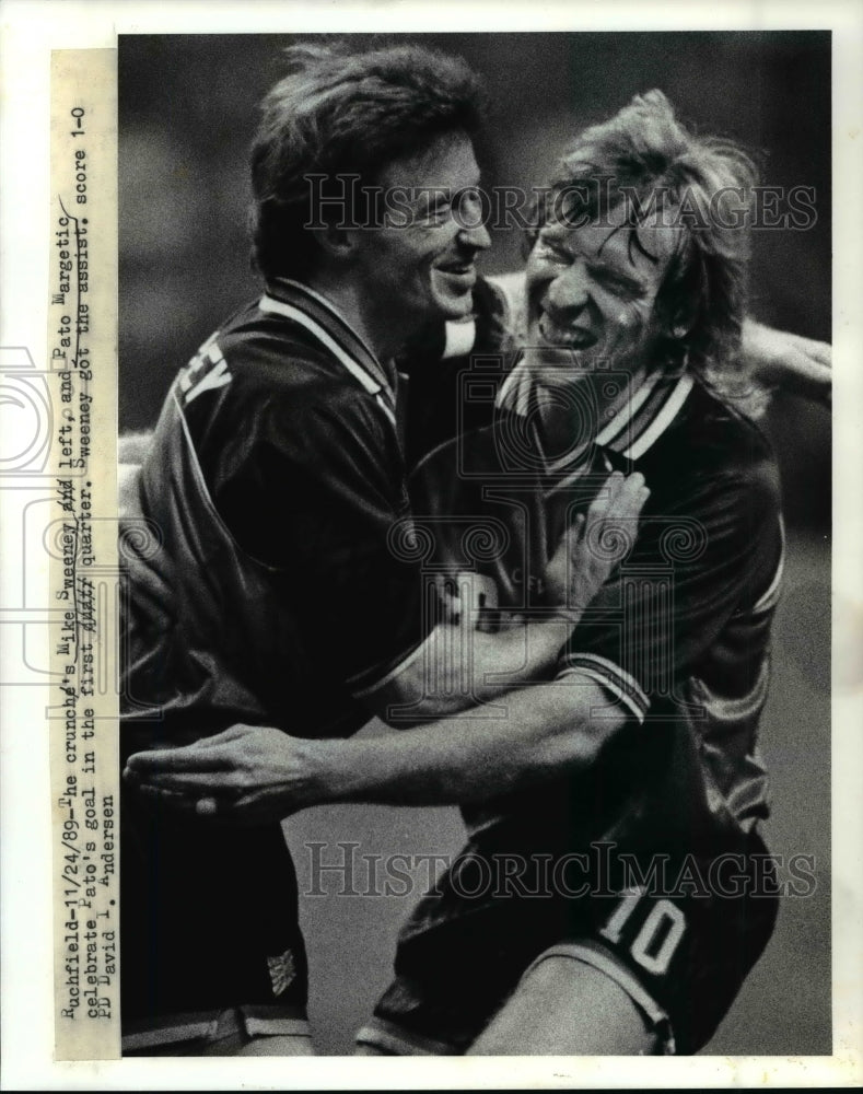 1989 Press Photo Mike Sweeney and Pato Margetic Celebrate Pato&#39;s Goal- Historic Images