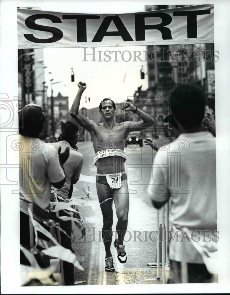 1987 Press Photo Mac Martin of Aspinwall Pa winning the Biathalon - cvb53727- Historic Images