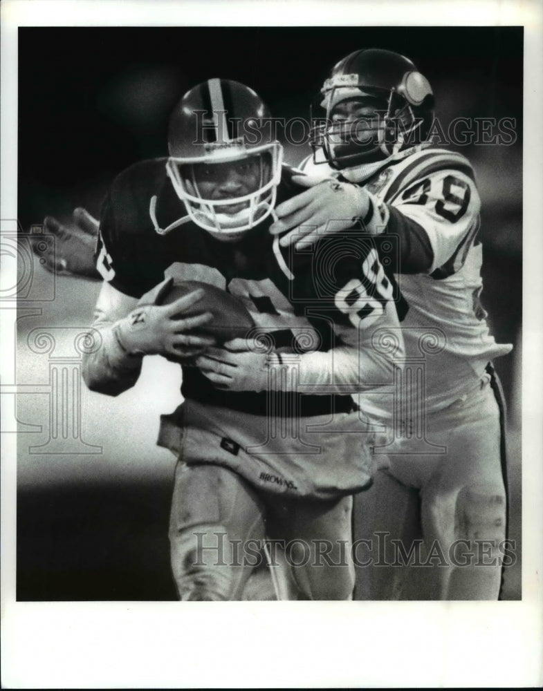 Press Photo Date Taken-Reggie Langhorne catches a 39 yard pass in overtime.- Historic Images