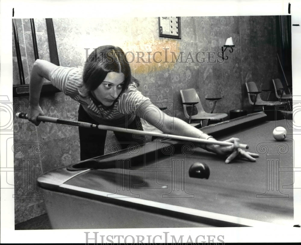 1987 Press Photo Lee Anne Cox, Ladies Pool Player in Cleveland Womens Billard- Historic Images