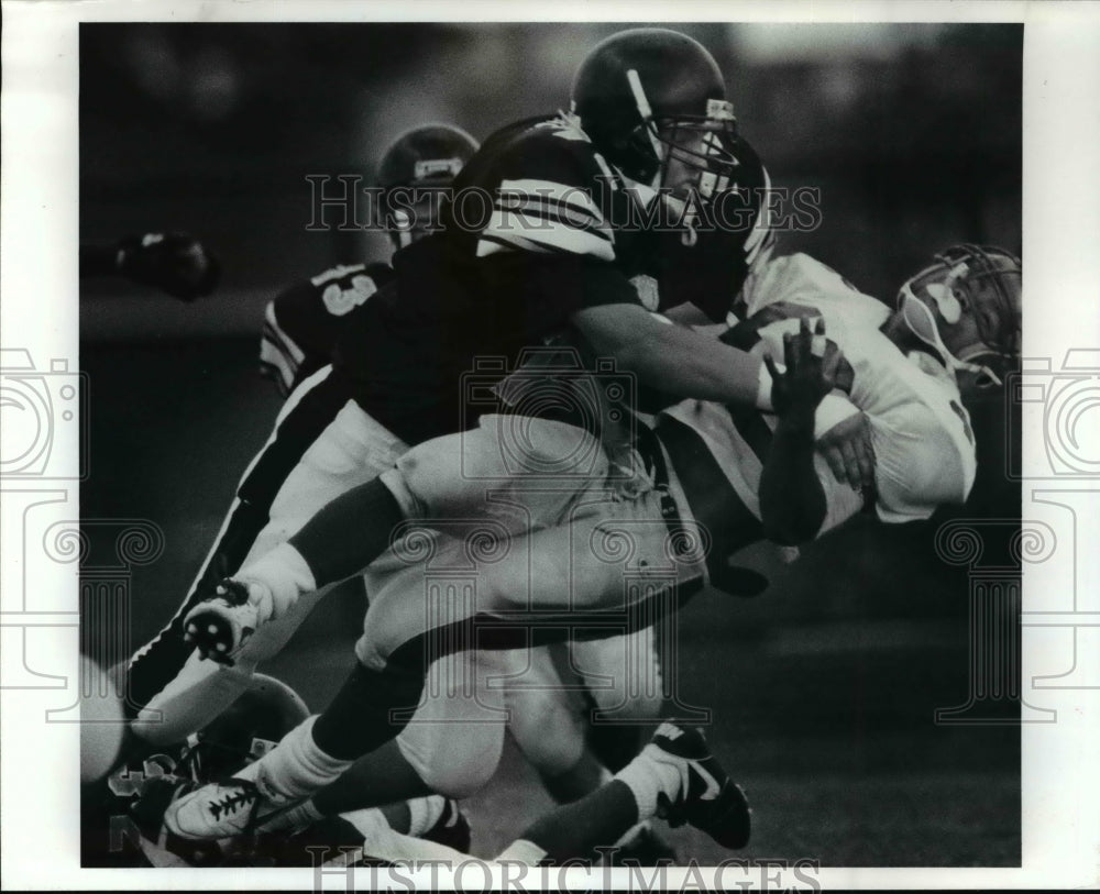 1990 Press Photo No.78 Mark Melnick of Beachwood High puts a hit on Dave Som- Historic Images