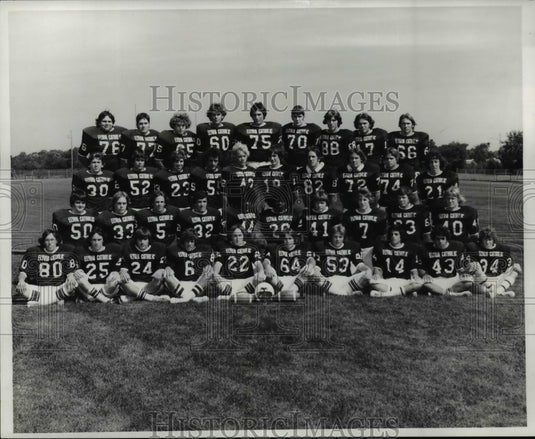 1976 Press Photo Elyria Catholic Panthers, Front row, Mark Demyan,Jim Flanigan- Historic Images