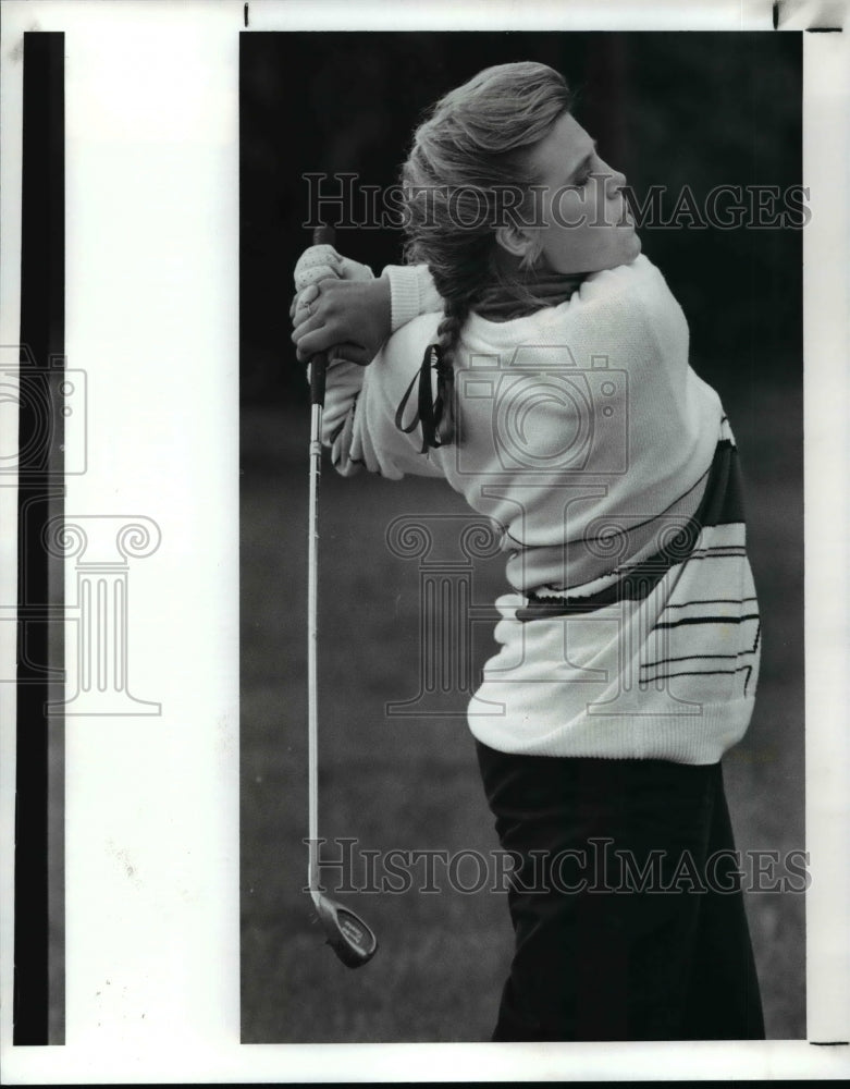 1989 Press Photo Heather Breeden, golfer at Westlake High School in Ohio.- Historic Images