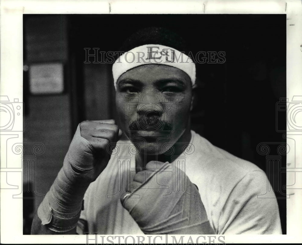 1990 Press Photo Aron Pryor, The Hawk is Back - cvb54808- Historic Images