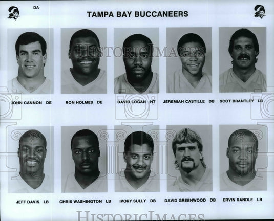 Press Photo Tampa Bay Buccaneers team members - cvb54919- Historic Images