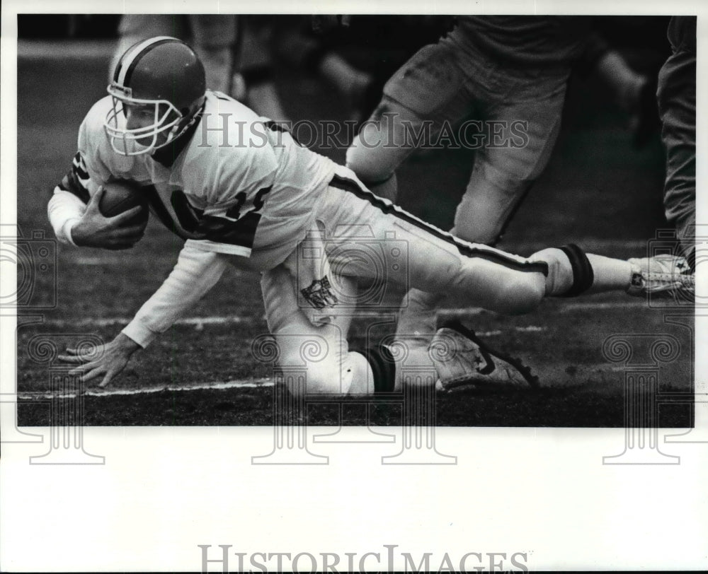 1988 Press Photo Bernie Kosar performs his John Elway impersonation - cvb54971