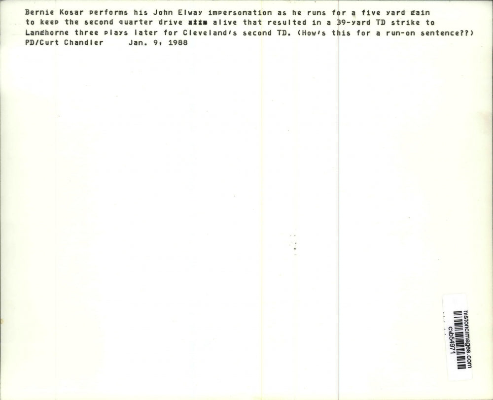 1988 Press Photo Bernie Kosar performs his John Elway impersonation - cvb54971