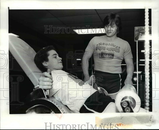 1982 Press Photo Mike Knirschild and Coach Ron Knasek - cvb55101- Historic Images