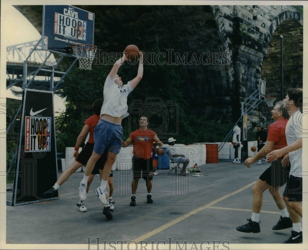 Press Photo Baskebtall Action - cvb55240- Historic Images