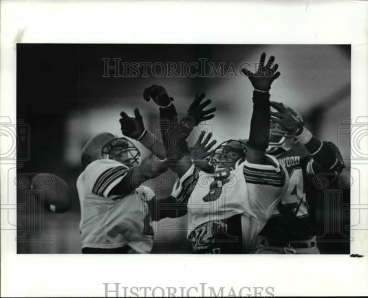 Press Photo John Marshall's Devon King, Ben Williams vs Collinwood's Kendrall- Historic Images