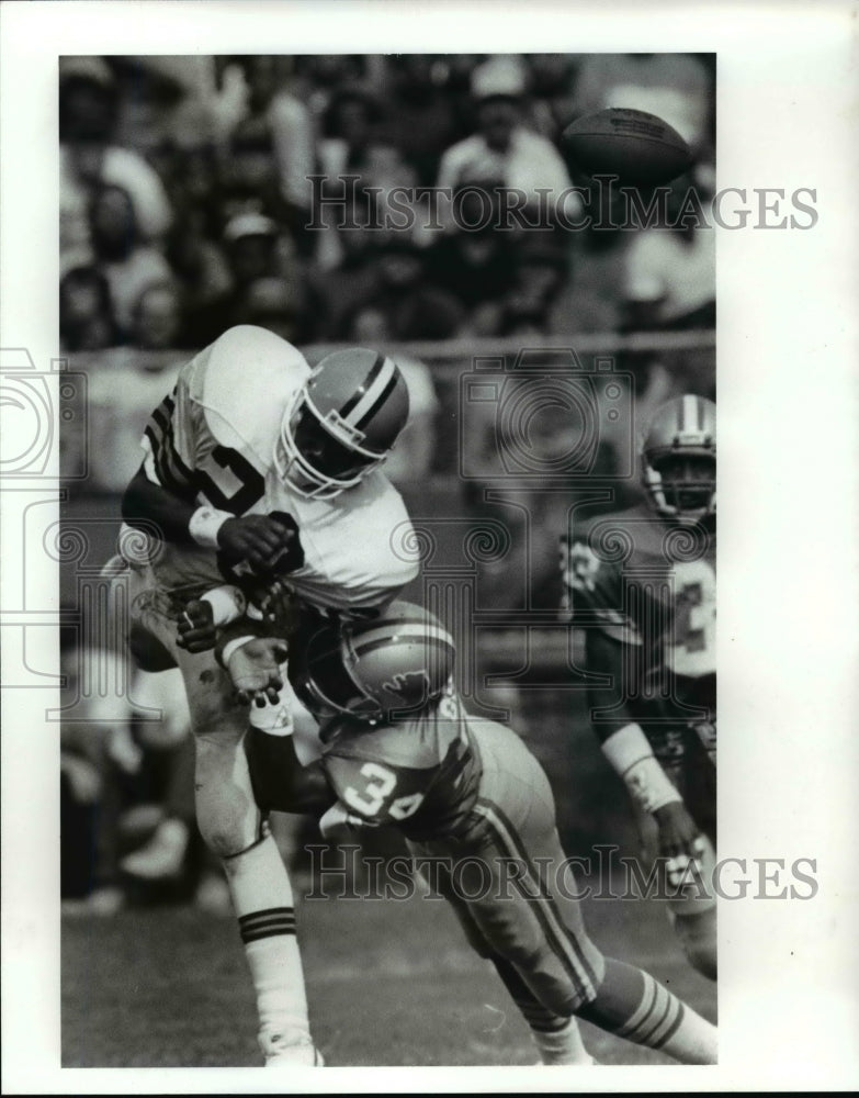 1986 Press Photo Herman Fontenot, James Griffin-football action scene- Historic Images