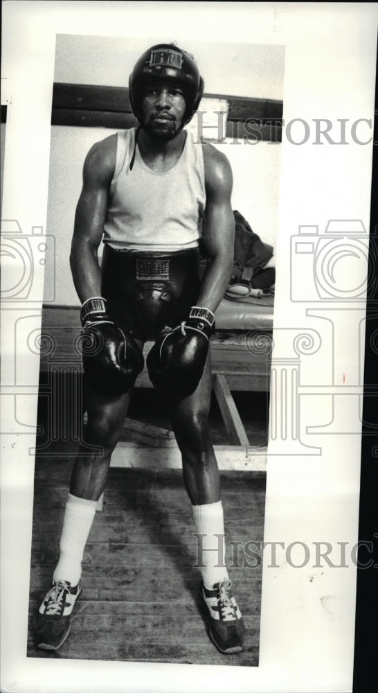 1982 Press Photo Edward Rankin ready to spar a few rounds - cvb55637- Historic Images