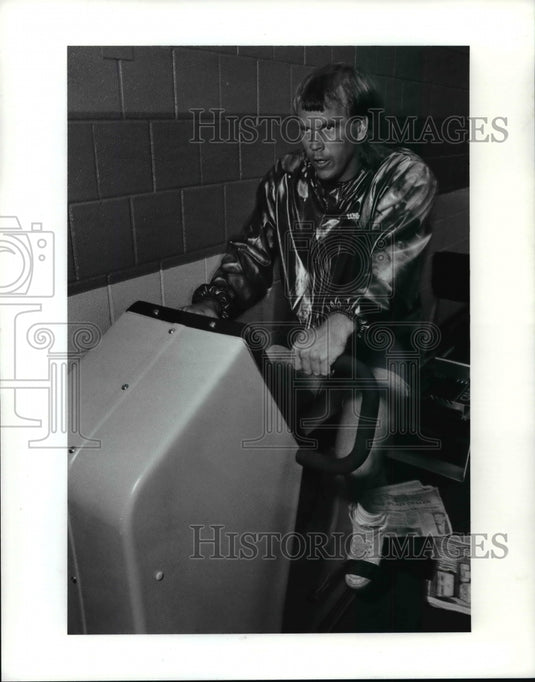 Press Photo Cleveland Brown kicker Matt Bahr - cvb55821- Historic Images