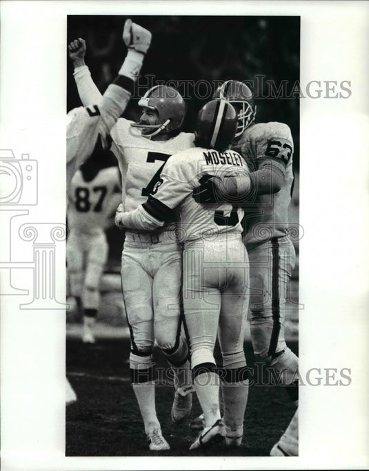 1987 Press Photo Jeff Gosset, Mark Moseley and Cody Risien celebrate winning.- Historic Images