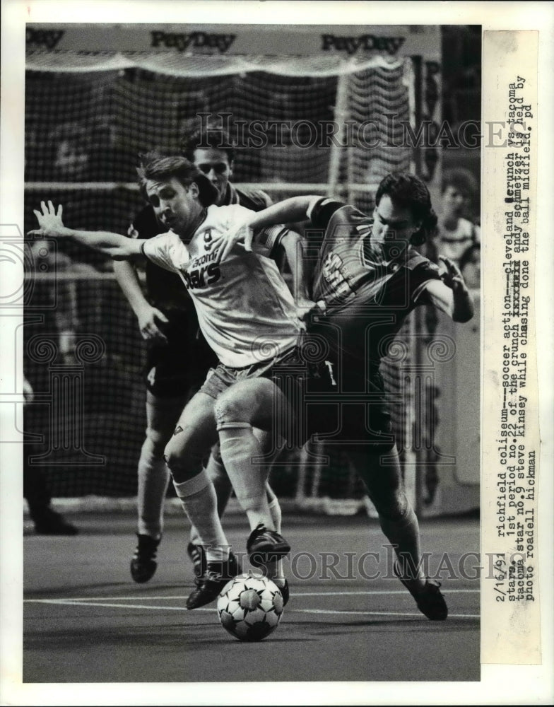 1991 Press Photo #22 Andy Schmetzer is held by #9 Steve Kinsey - cvb56228- Historic Images