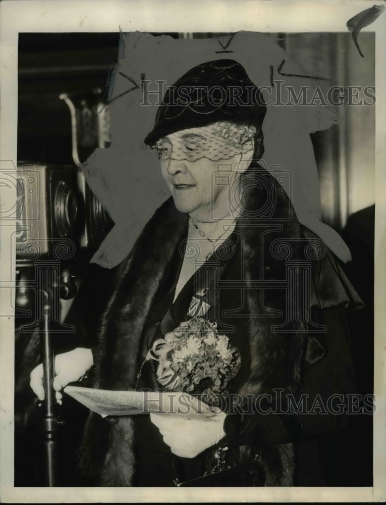 1934 Press Photo Mrs, James Roosevelt Speaking at Luncheon on Queen of Bermuda- Historic Images