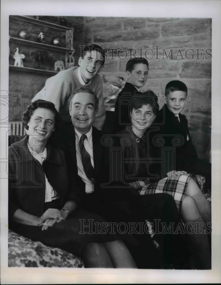 1962 Press Photo Capital Bound- The First Family to Be of Pennsylvania- Historic Images