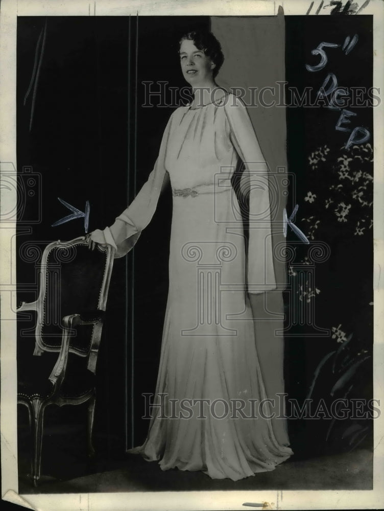 1933 Press Photo Mrs. Franklin d. Roosevelt in White Chiffon Gown for May Ball- Historic Images