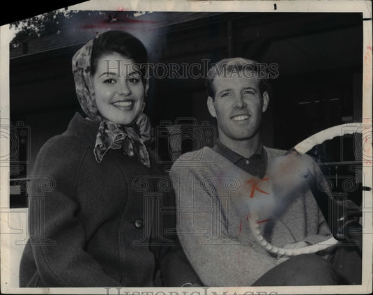 1966 Press Photo Gronnie Ruth engaged to Tom Weiskopf - cvb56838- Historic Images