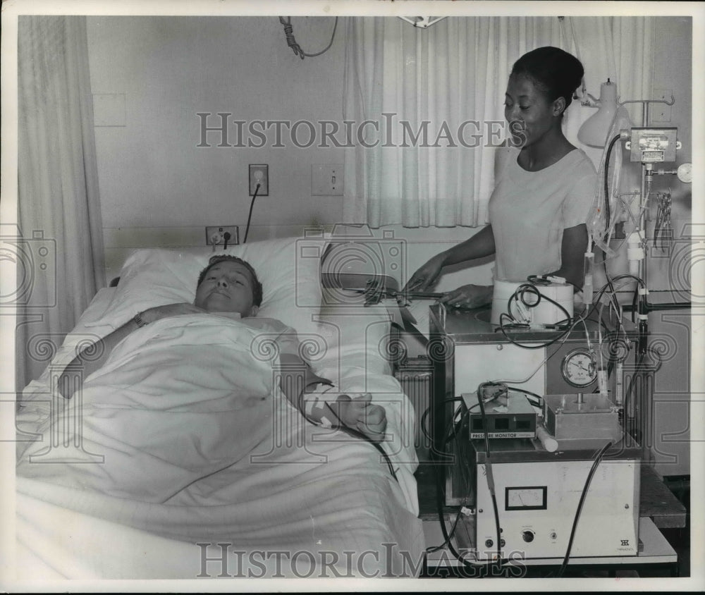 1974 Press Photo Patient Robert R. Atwell is waiting for a kidney donor- Historic Images