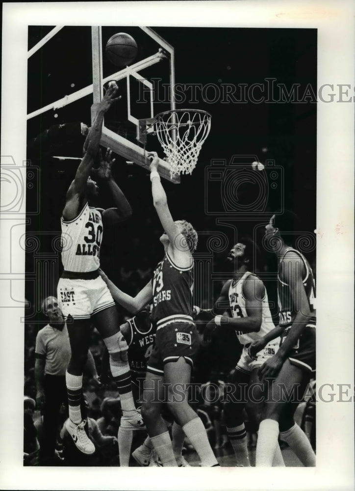 Press Photo East #30 Mike Mitchell in 1981 All Star Game. - cvb59194- Historic Images