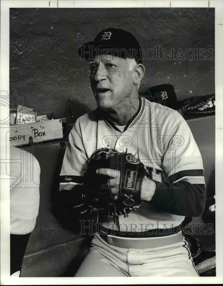 Press Photo Detroit Manager Sparkey Anderson During Rain Delay - cvb59494- Historic Images