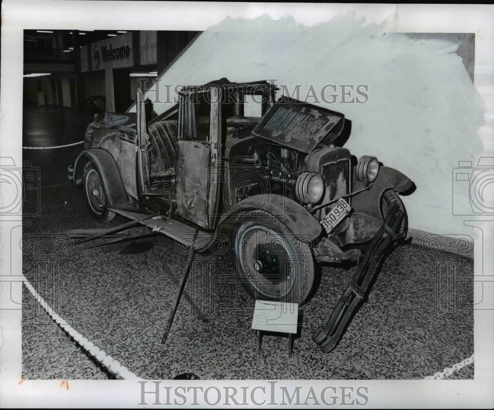 1977 Press 1924 auto-Cleveland Auto Show - cvb60450