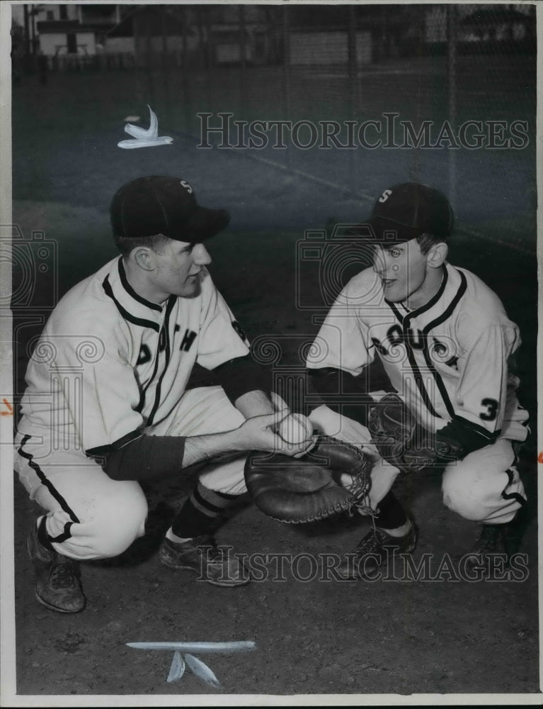 1950 Press Photo George Dembinski (Catcher) &amp; Don Waynard (Pitcher)- Historic Images