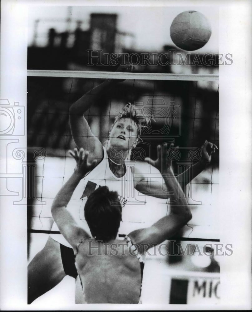 Press Photo Linda Chisholm, Beach Volleyball - cvb60613- Historic Images