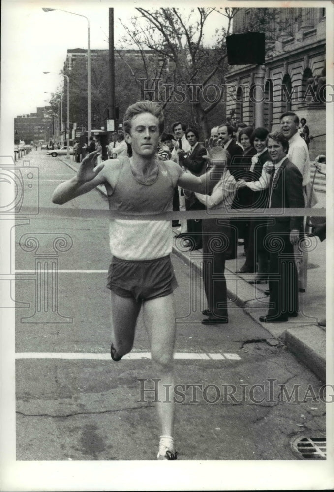 1980 Press Photo The Winner Drew Mearns, Lawyer - cvb60791- Historic Images