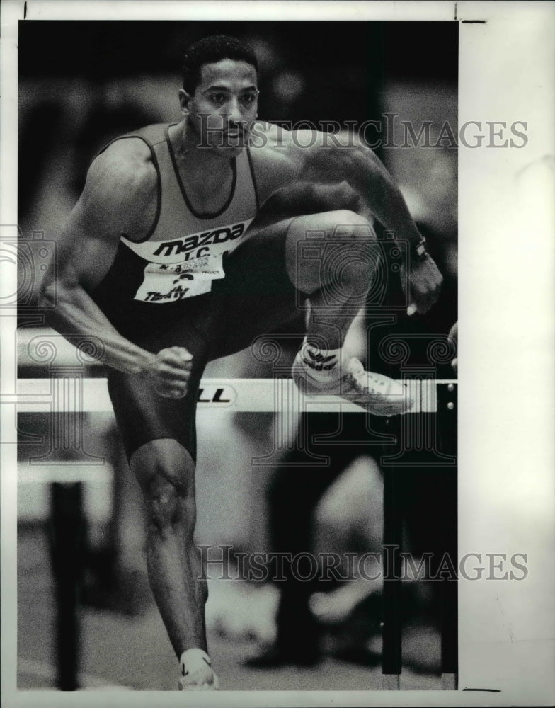 1990 Press Photo: Renaldo Nehemiah proved to be slow in the 50 meter hurdles- Historic Images