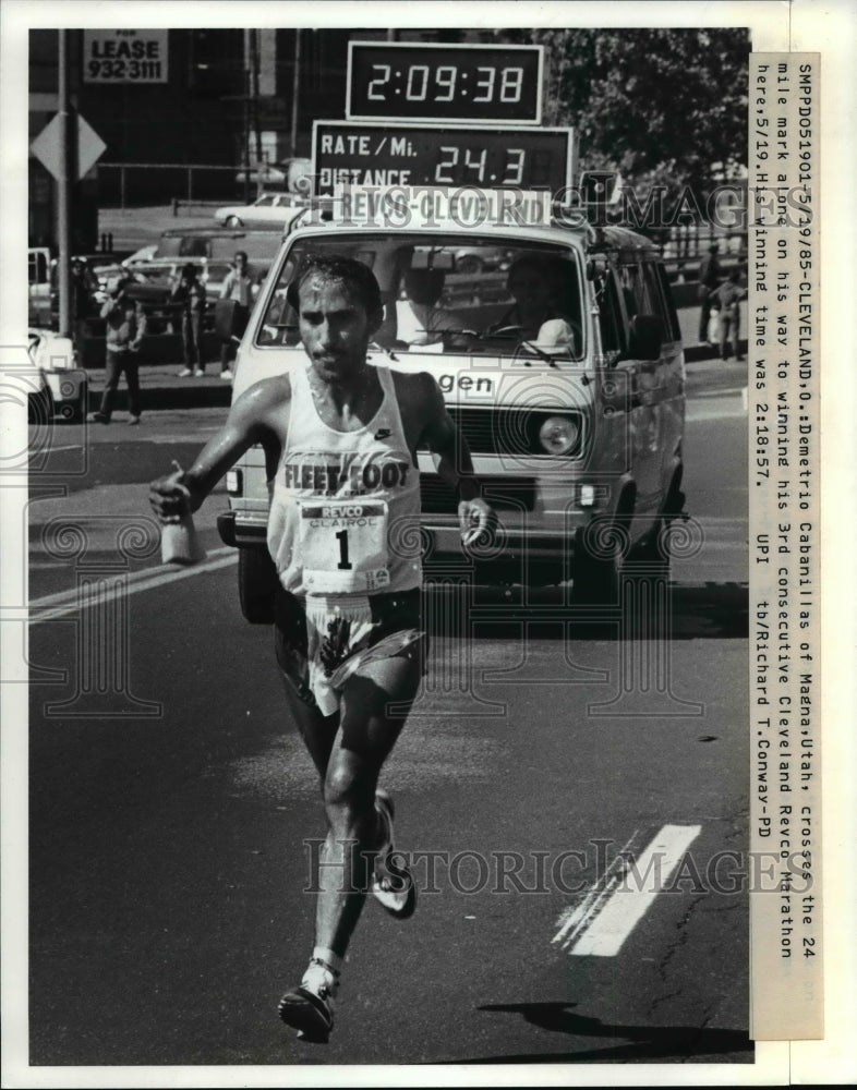 1985 Press Photo: Demetrio Canbanillas of Magna, Utah, crosses the 24 mile mark- Historic Images