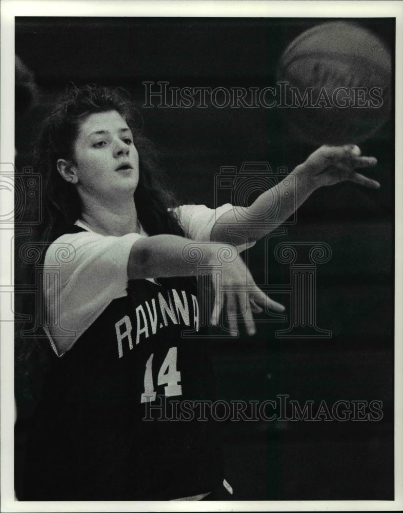 Press Photo Ravenna High basketball player Jen Mowry at practice - cvb60963- Historic Images