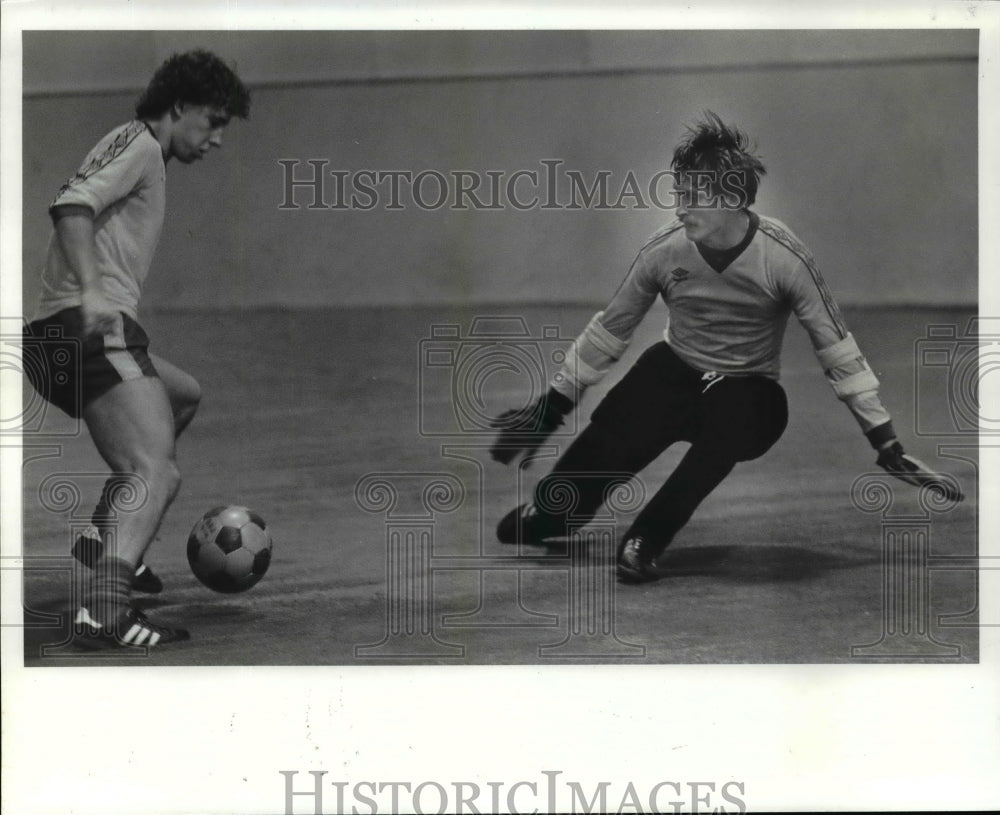 1982 Press Photo Force goalie Krys Sobeski defending in practice - cvb61697- Historic Images